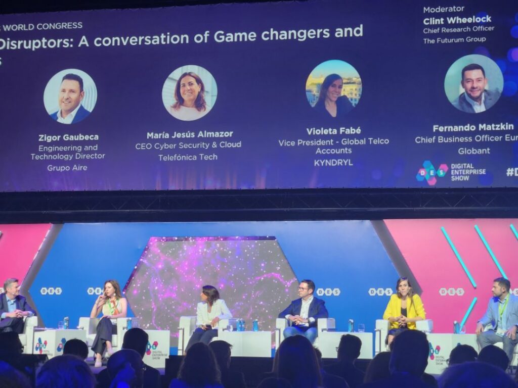 Zigor Gaubeca compartiendo los retos del sector en el foro Meet The Disruptors A conversatión of Game changers and Visionaries